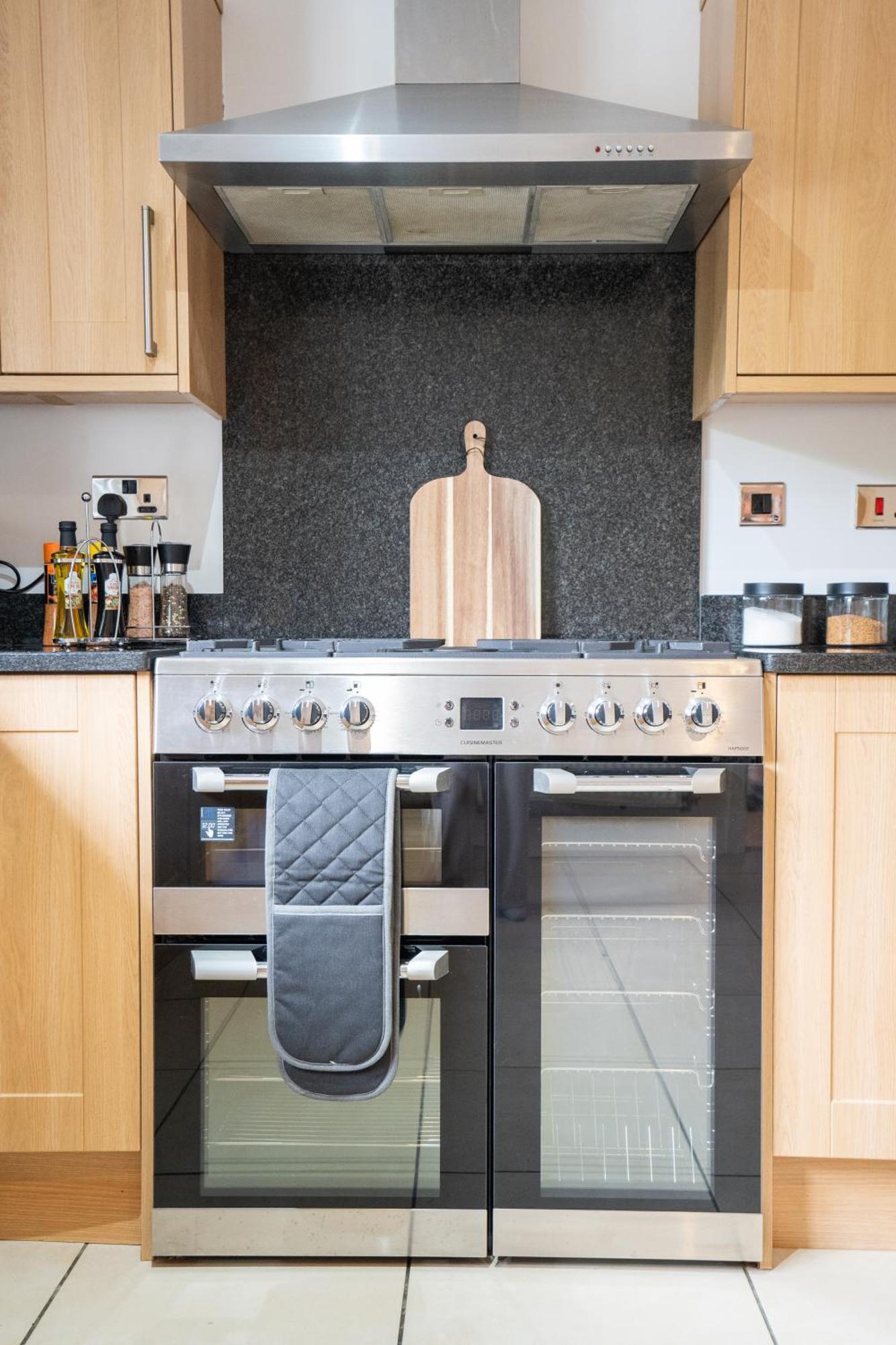 Emirates House, Luxe 5 Bed, With King Sized Beds, Next To Aiport & Nec, Jlr 5 Mins Villa Marston Green Exterior photo
